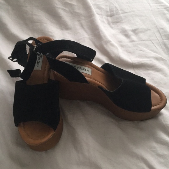 Steve Madden black suede wedge sandals. 8 - Picture 3 of 6